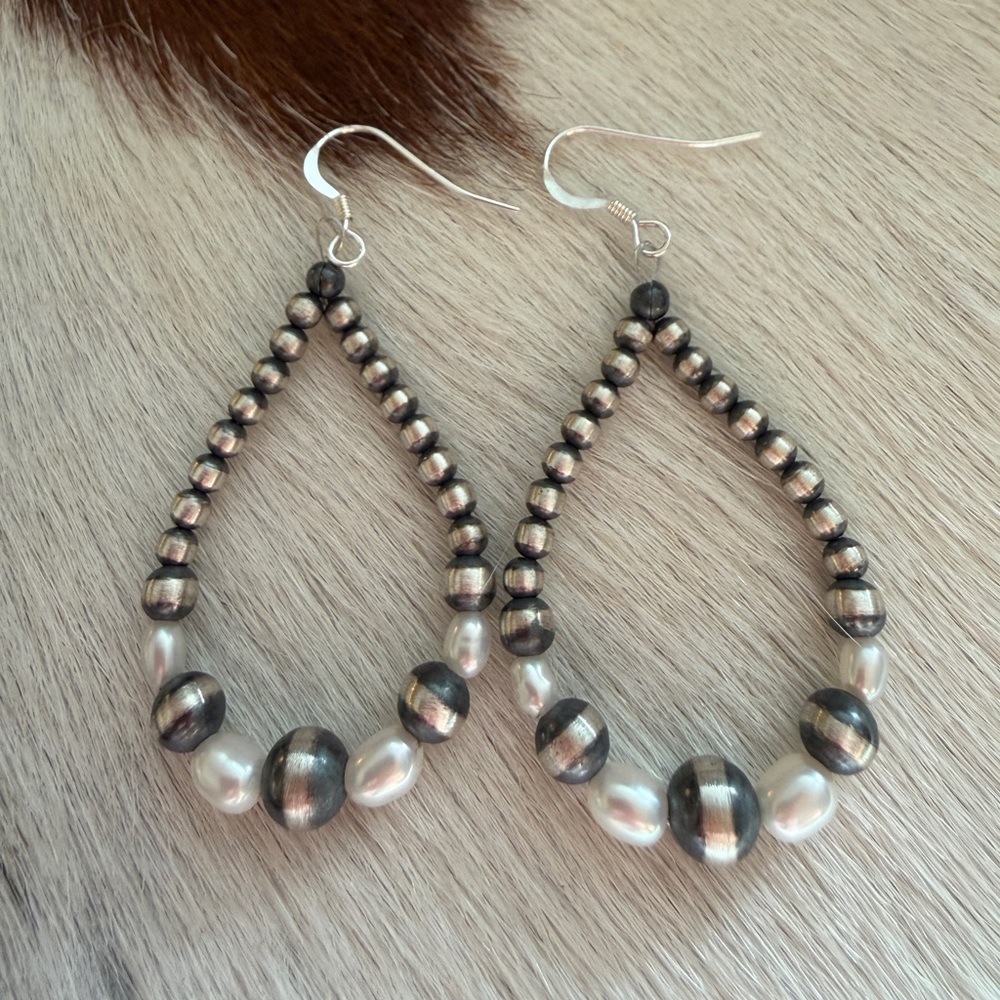 ❤️ 3mm-6mm Sterling Navajo Desert Pearls & Fresh Water Pearl Lt Weight Earrings